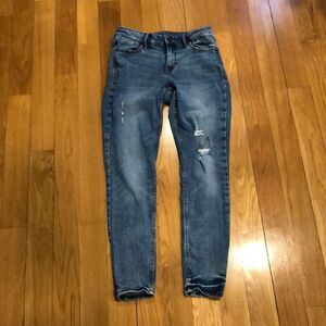 OLD navy Rockstar distressed super skinny jeans size 4.